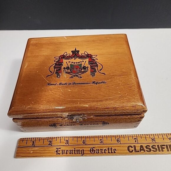 Arturo Fuente Corona Hand Made In Dominican Republic Box - Picture 15 of 16